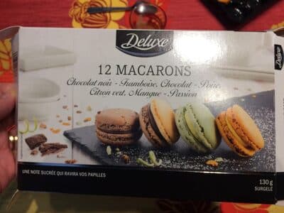 12 macarons