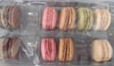 12 Macarons