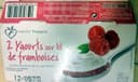 2 yaourts sur lit de framboise