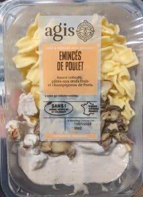 Emincés de poulet sauce crémée pâtes aux oeufs frais et champignons de Paris