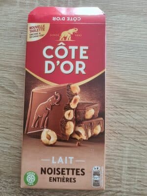 Chocolat lait et noisettes entieres