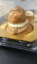 Religieuse au café