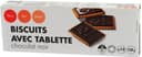 Biscuits avec tablette de chocolat noir