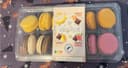 12 Macarons