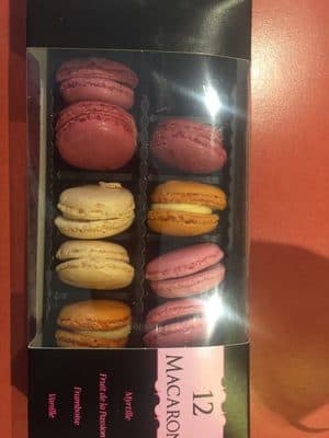 12 Macarons, Myrtille, Fruit De La Passion, Frambo. ..