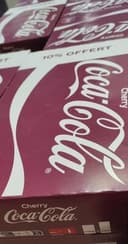 Boisson gazeuse aux extraits végétaux arôme cerises boîtes