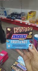 snickers crisp fruit&nut