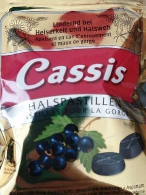 Cassis pastille pour la gorge