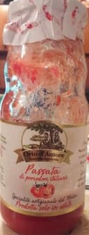 Passata di pomodori italiani