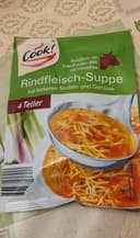 Bouillon de boeuf avec des vermicelles