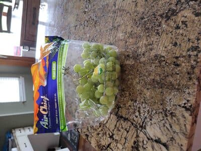 Green seedless table grapes