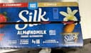 Almonmilk yorgurt alternative