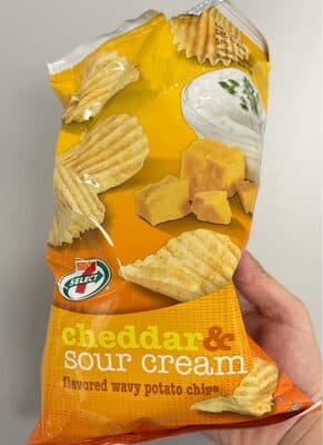 7 select cheddar and sour cream chips