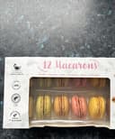 12 macarons