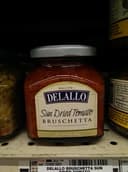 Sun-dried tomato bruschetta