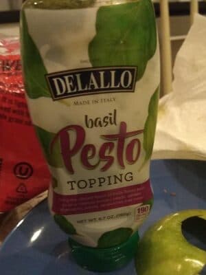 Basil pesto toping