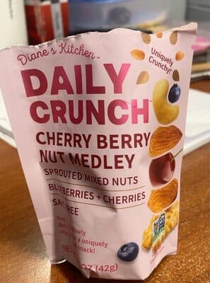 Daily Crunch Cherry Berry Nut Medley