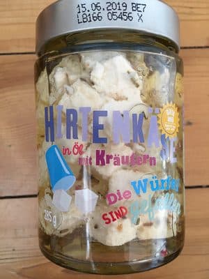 Hirtenkäse in Öl mit Kräutern