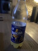 Boisson gazeuse à la pulpe de fruit jaune