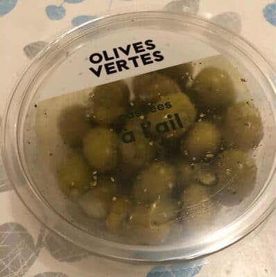 Olives vertes cassées à l'ail