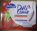 Encas riche en protéines sur lit de fraise