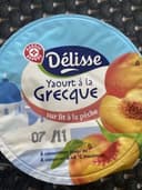 Yaourt à la grecque sur lit de passion et pêche