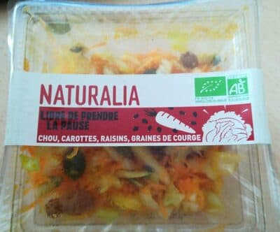 Salade de chou, raisins, graines de courge