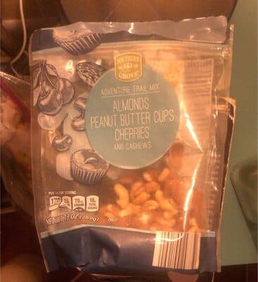 Adventure Trail Mix (Almonds, Peanutbutter Cups, Cherries)