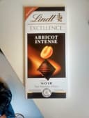 Lindt Excellence Abricot Intense Noir aux amandes effilées